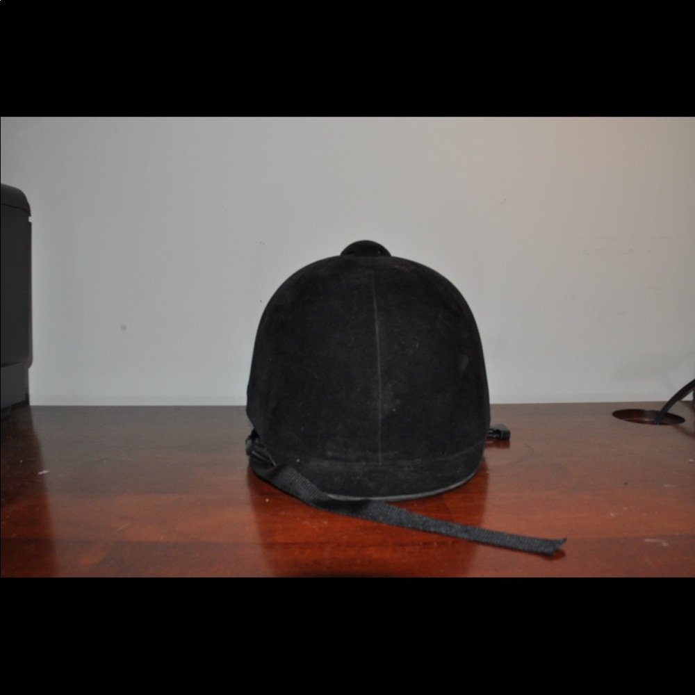 Horseback riding helmet